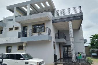 EN VENTE  Rsidence MODERNE R2 DE 4 CH.  NGALIEMAMBUDI TERMINUS  AVEC UN GRAND ESPACE VIDE POUVANT SERVICE  CONSTRUCTION UN IMMEUBLE  ct 