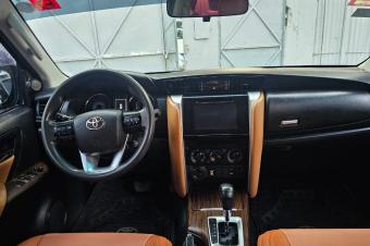 Fortuner 2019 essence automatique 4cylinder kilomtrage 37000 camra de recul intrieur cuire Prix 36000.a  discuter