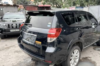 Toyota vanguard sans plaque 3 banquette essence automatique 4cylinder kilomtrage 5400 camera de recul Prix 13000  discuter