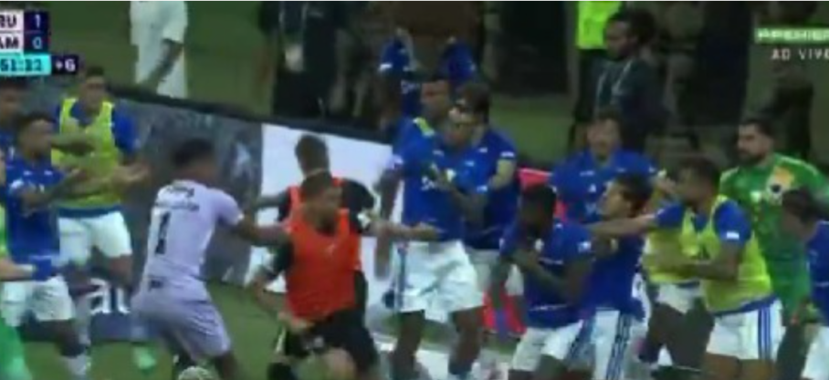 Brésil : 23 joueurs expulsés après une violente bagarre générale ! 