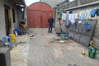  Parcelle avec 3 maisons locatives  vendre  Camp PM Nsele