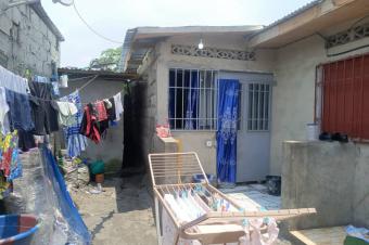 Parcelle  vendre avec 5 portes locatives  Quartier Efobank Nsele proche du Boulevard Lumumba