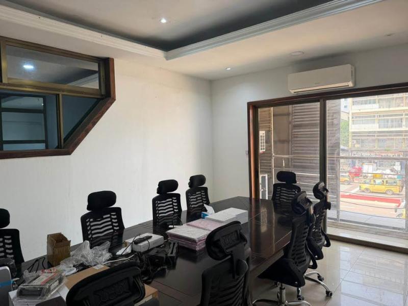 Immeuble  Gombe R3 sur Blvd du 30 Juin 10 su 24m 2.000.000