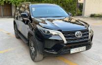 Toyota Fortuner ?Prix : 42.500 $ us à discuter  Année de fabrication : 2024 ; Boîte de vitesse Automatique Steptronique 4x4 ; Moteur Essence 4 cylindres ; 7 places ; Kilométrage : mediacongo
