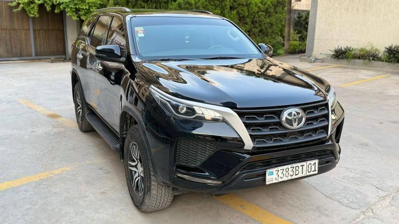 Toyota Fortuner Prix  42.500  us  discuter  Anne de fabrication  2024  Bote de vitesse Automatique Steptronique 4x4  Moteur Essence 4 cylindres  7 places  Kilomtrage 