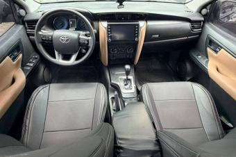 Toyota Fortuner Prix  42.500  us  discuter  Anne de fabrication  2024  Bote de vitesse Automatique Steptronique 4x4  Moteur Essence 4 cylindres  7 places  Kilomtrage 