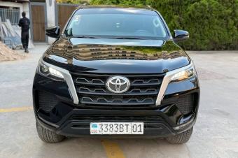 Toyota Fortuner Prix  42.500  us  discuter  Anne de fabrication  2024  Bote de vitesse Automatique Steptronique 4x4  Moteur Essence 4 cylindres  7 places  Kilomtrage 