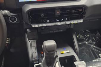 Arrivage Toyota Prado First Edition Brand New Couleur  NoireNoire Annee 2025 Automatique Steptronique Essence 4 cylindre 2.4 twin turbo Demarrage bouton