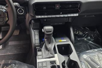 Arrivage Toyota Prado First Edition Brand New Couleur  NoireNoire Annee 2025 Automatique Steptronique Essence 4 cylindre 2.4 twin turbo Demarrage bouton