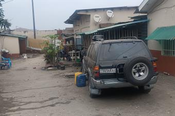 GS13IMMO  S.A.R.L met  votre disposition la vente de cette trs grande parcelle CLimete Rf Centre Lindonge. Dimension 1725M. Prix  260.000  discuter.  vous la parole.
