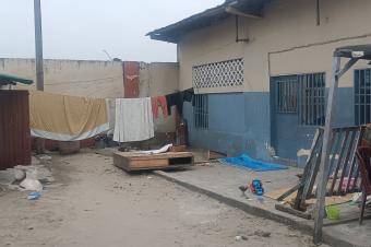 GS13IMMO  S.A.R.L met  votre disposition la vente de cette trs grande parcelle CLimete Rf Centre Lindonge. Dimension 1725M. Prix  260.000  discuter.  vous la parole.