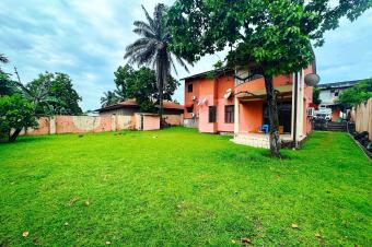 GS13IMMO SARL met  votre disposition la vente de cette magnifique Villa CNgaliema QUPN. Rf Universit UPN. Surface  800 Mtres carrs. Prix  400.000  discuter.  vous