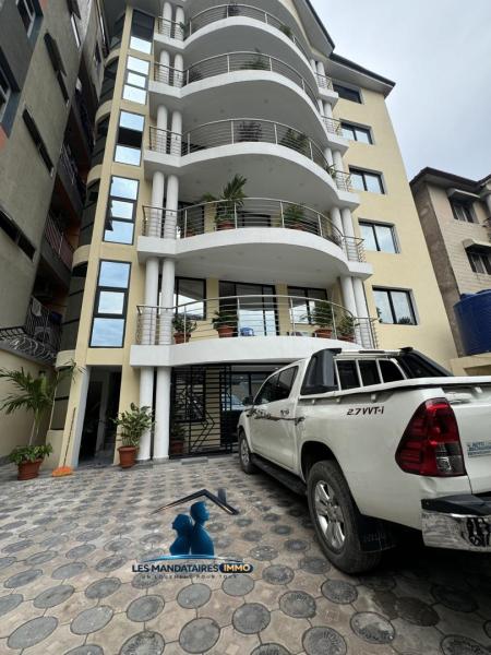  Vendre  Btiment R5 avec 6 appartements bien construit non loin du centre ville abritant des locataires actifs    Localisation Lingwala rf Palais du peuple 