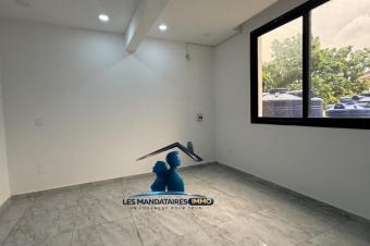  Vendre  Btiment R5 avec 6 appartements bien construit non loin du centre ville abritant des locataires actifs    Localisation Lingwala rf Palais du peuple 