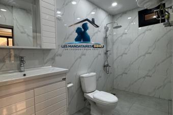  Vendre  Btiment R5 avec 6 appartements bien construit non loin du centre ville abritant des locataires actifs    Localisation Lingwala rf Palais du peuple 
