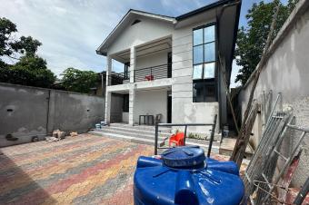 AGK IMMO  met  votre disposition la location de cet appartement  non meubl nouvellement construit  lUPN. Rf cole La Borne. Loyer  900. Garantie 31.  vous.
