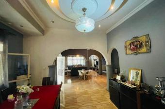 Vente villa  LIMETE 1er rue Forgeron. Trs belle emplacement  Composition  5 Chambres 2 Salons salle  manger Cuisine quipe et 4 salles de bain  toilette visiteurs.  