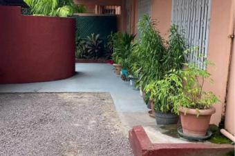  Vente dans la commune de la Gombe zone A  Rf Batetela   Dimension 100O mtre carr   Composition  Un Grand btiment de R3 comprenant 8 appartements style Amricain   Piscine 