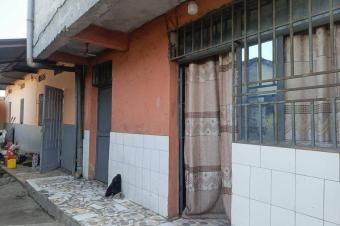 Parcelle  vendre  Ndjili Quartier 9 avec deux maisons  65.000  discuter