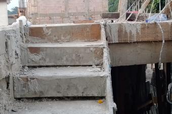 GS13IMMO SARL met  votre disposition la vente de cette parcelle en chantier inachev d R3 Av. Bima CLemba sur Bypass. Rf glise Salem. Prix 139.000  discuter.  vous