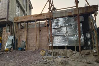 GS13IMMO SARL met  votre disposition la vente de cette parcelle en chantier inachev d R3 Av. Bima CLemba sur Bypass. Rf glise Salem. Prix 139.000  discuter.  vous