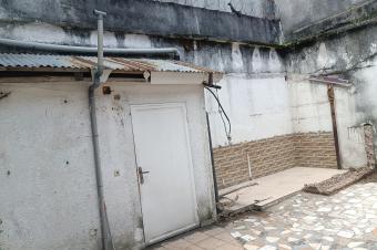 GS13IMMO SARL met  votre disposition la vente de cet immeuble R2 CGombe zone A. Rf Immeuble C.T.C. Dimension  825M. Prix initial de vente 1.650.000  discuter.  vous.