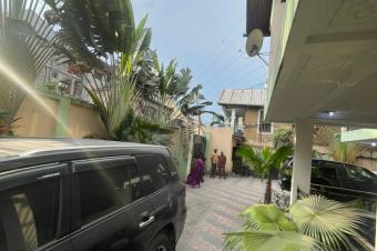 Grande Parcelle Rsidentielle  Vendre  Limete 1re Rue Funa  875 m avec Revenu Locatif de 3.500   Mois