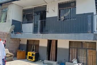 Parcelle R1  vendre  Limete 1re rue Funa Forgeron  150 m avec revenu locatif de 600mois