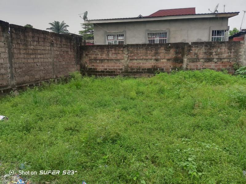 Terrain  vendre  Limete Industriel 1re rue  Rf. Hpital HJ