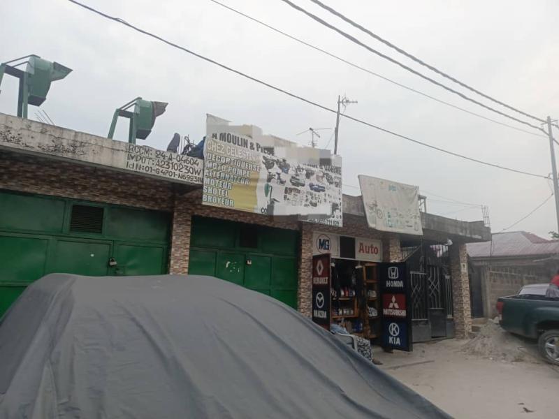 Parcelle commerciale  vendre sur Boulevard Lumumba  Nsele Rf. 3 Paillotes avec fondation R2