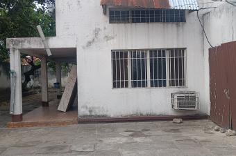 GS13IMMO SARL met  votre disposition la vente de cette vaste parcelle au QSalongoSud CLemba. Rf Arrt conteneur. Dimension 2130M. Prix 350.000  discuter.  vous.