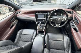 Toyota Harrier 2017 sans plaque essence automatique 4cylinder kilomtrage 6700 intrieur cuire Camra de recule Prix 17500 a discuter