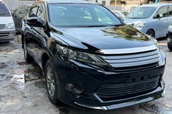 Toyota Harrier 2017 sans plaque essence automatique 4cylinder kilomtrage 6700 intrieur cuire Camra de recule Prix 17500 a discuter