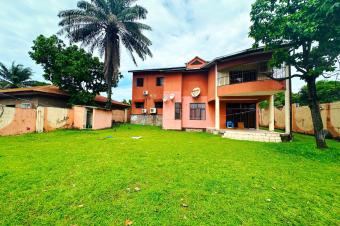 GS13IMMO SARL met  votre disposition la vente de cette magnifique Villa CNgaliema QUPN. Rf Universit UPN. Surface  800 Mtres carrs. Prix  400.000  discuter.  vous