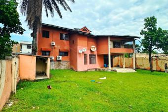 GS13IMMO SARL met  votre disposition la vente de cette magnifique Villa CNgaliema QUPN. Rf Universit UPN. Surface  800 Mtres carrs. Prix  400.000  discuter.  vous