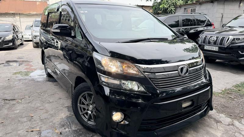 Toyota vellfire 2016 sans plaque essence automatique 4cylinder kilomtrage 8700 camera de recul Prix 12500 a discuter