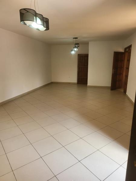 DUPLEX EN LOCATION DANS LA CONCESSION UTEX AFRICA   4 CHAMBRES  PISCINE Jardin ... Entre Bilembo 