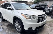 Highlander 2017 essence automatique v6 Kilométrage 53000 intérieur cuire Caméra de recule 3 banquette full option Prix 19500 a discuter mediacongo