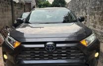 Rav4 hybrid 2021 Sans plaque Volant droit Intérieur porcelaine 19.500$ lisolo Localisation limete mediacongo