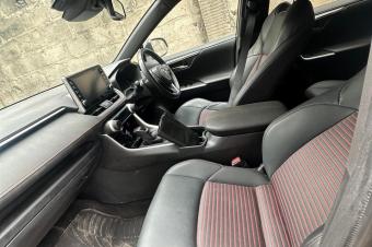 Rav4 hybrid 2021 Sans plaque  Volant droit  Intrieur porcelaine  19.500 lisolo  Localisation limete