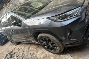 Rav4 hybrid 2021 Sans plaque  Volant droit  Intrieur porcelaine  19.500 lisolo  Localisation limete