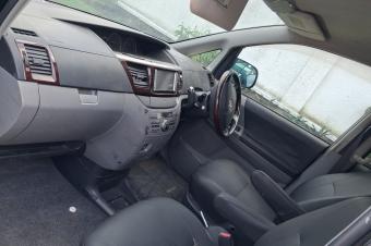 NOAH 2 Sans plaque  Faible kilomtrage  Moteur impeccable  Boite impeccable  Climatisation impeccable  Amortisseur suspension  Suspension impeccable  7500 dernier prix  LOCALISATI