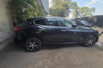 Maserati levante granlusso sport Full options  2018 authentique  Automatique  Essence  Volant gauche  Jantes chromes  Intrieur cuir premium  Toit panoramique  Dmarrage bouton po