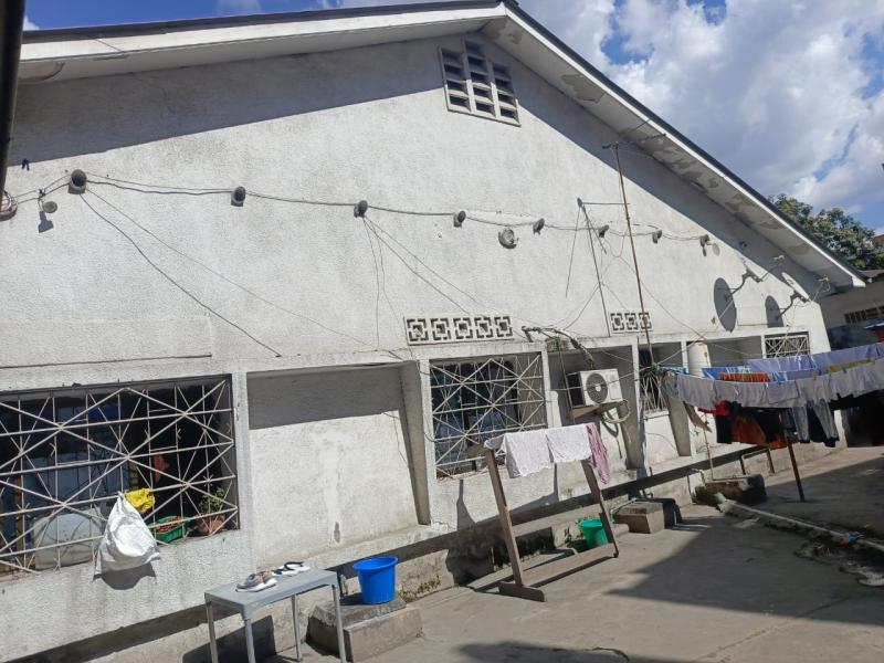 Parcelle rsidentielle spacieuse  vendre  Barumbu  Bon March proche macadam