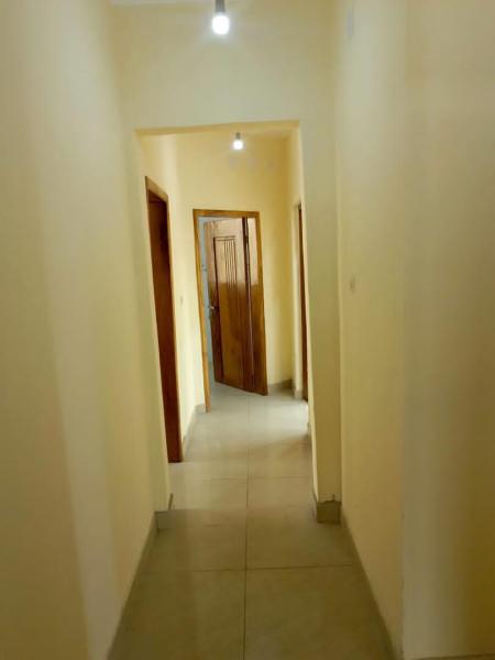 Parcelle de 9m21 contenant une jolie maison habitable de 3 ch salon cuisine salle de bain en vente non loin de DGC 140000 dollars  discuter 