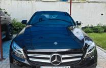 *MERCEDES-BENZ C200 PLAQUE BV01, 2022*  PRIX: 25.000$ AZUI SUKA SUKA SVP  *AUTOMATIQUE ESSENCES, 23000 KILOMÈTRES, CLIMATISATION IMPECCABLES, FULLS OPTIONS, LOCALISATION GOMBE* mediacongo