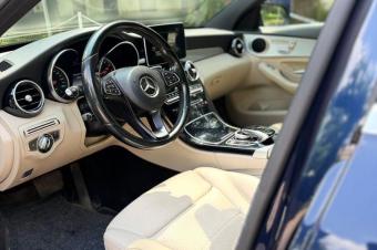 MERCEDESBENZ   C300 ANNE 2019 Volant gauche Essence  Automatique  4 Cylindre  Full option  Toit panoramique ouvrant  Intrieur trs confortable  Sige lectrique en cuir Cam