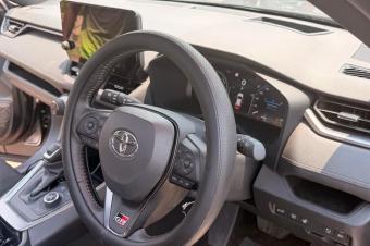 Toyota Rav4 HYBRIDE  Anne 2025 Sans plaque  Moteur Essence Bote Automatique  Full Option  Toit panoramique et ouvrant  Chaise semicuire  Camra recule 360  Rechargeable  Conn