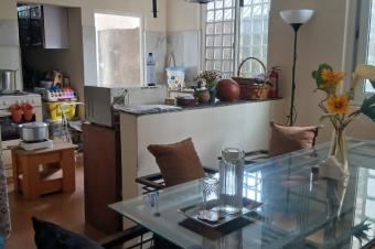 Parcelle de 15msur25 contenant un immeuble de 2 appartements de 3 chambres 250000 dollars  discuter lgrement situ  Delvaux non loin de route Matadi 