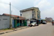 Belle opportunité à saisir à *Ngiri-Ngiri* sur Macadam Makandja  Vente d'une parcelle avec des maisons habitable  Dimension : *15m/25m*  Prix de départ : *330.000$*  Morcellement p immobilier_vente_location
